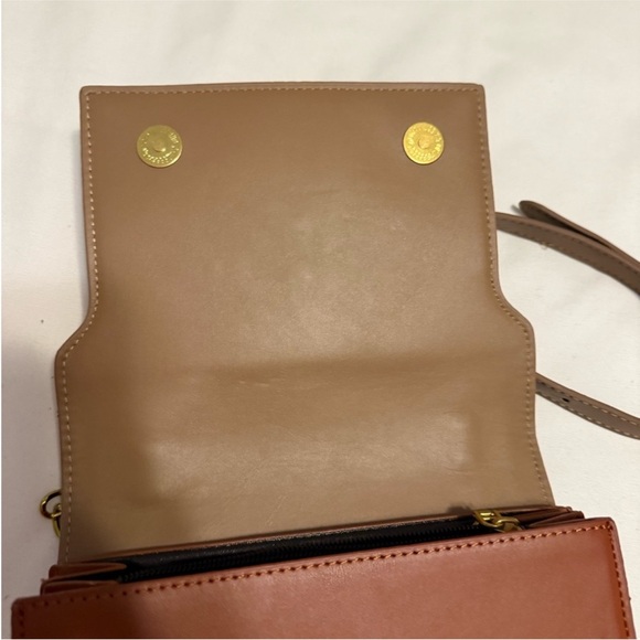 Vessana Gahon Tan Leather Chain Shoulder Bag with Gold and Jewel Beetle - Picture 5 of 6